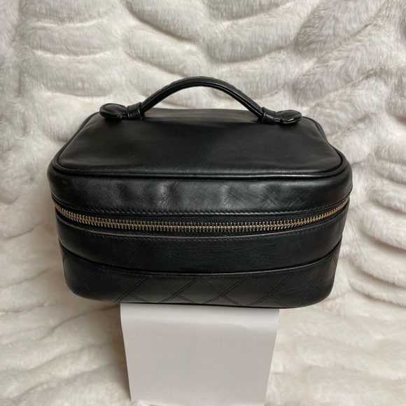 CHANEL Handbags - 🔥CHANEL “AUTHENTIC” LEATHER TRAVEL CASE